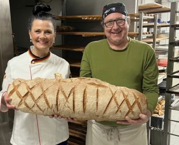f2m-bub-KW03-Brotbotschafterin_bei_der_Bäckerei_Raab
