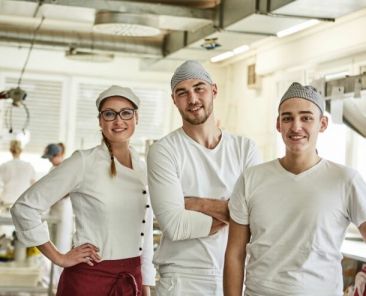 f2m-bub-KW18-Azubis_im_Bäckerhandwerk