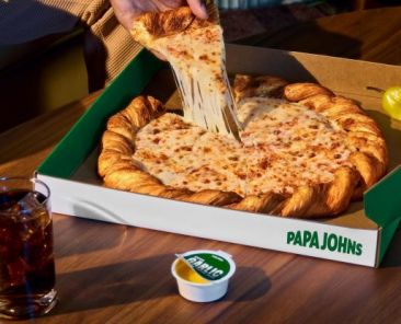 f2m-bub-KW25-papa_johns_croissant_pizza