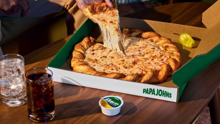 f2m-bub-KW25-papa_johns_croissant_pizza