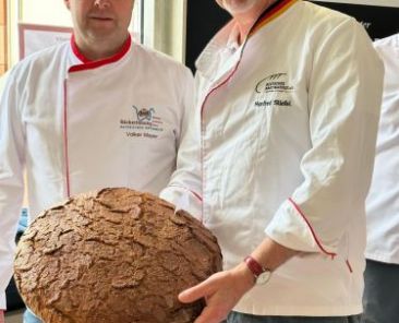 f2m-bub-KW13-Manfred_Stiefel_und_Volker_Mayer_Qualitätsbewertung