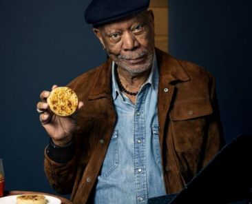 f2m-bub-KW7-Warburtons_Spot_mit_Freeman