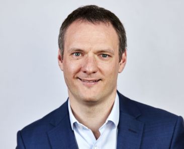 Matthew Acheson, Group-CEO von Baker & Baker