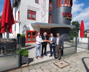 f2m-bub-KW26-Bäckerei_Voigt_Schlüsselübergabe