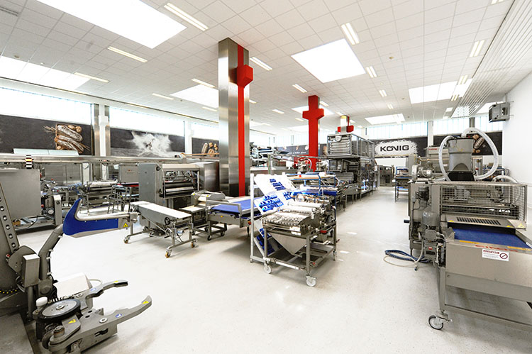 f2m-bub-02-25-Produktion-Demo Center Graz