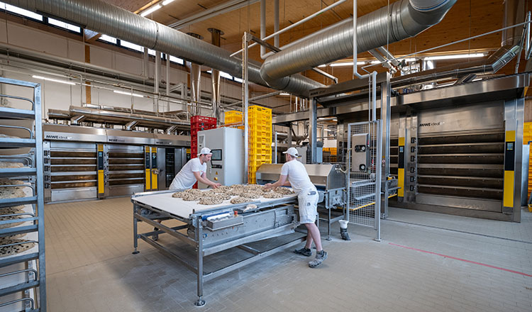 f2m-bub-04-25-Produktion-Produktionsraum