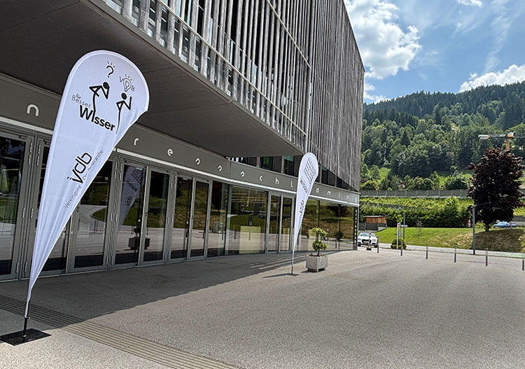 f2m-bub-04-25-VDB Österreich-Eingang Congress