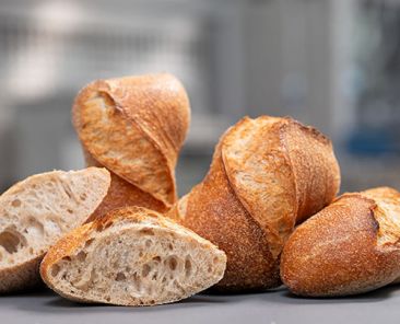 f2m-bub-05-25-Produktion-Kleingebäck