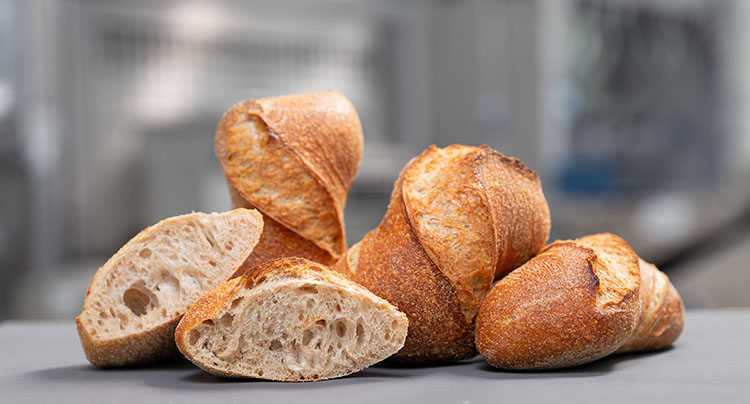 f2m-bub-05-25-Produktion-Kleingebäck