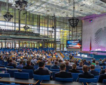 f2m-bub-06-25-Tagungen-Saal