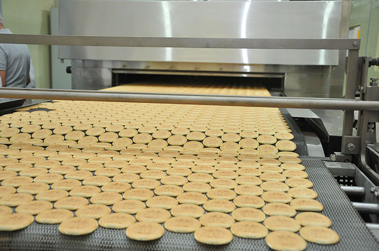 f2m-bub-18-01-produktion-gebackene kekse