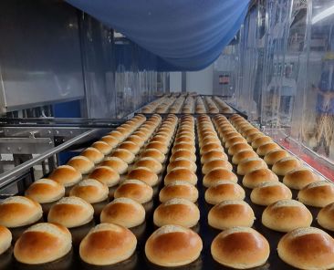 f2m_b+b_05_26_Mittendrin_Harry-Brot_Produktion