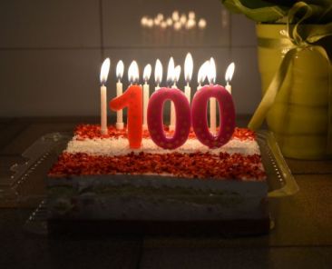 f2m-bub-KW23-pixabay_MatissDzelve_100_geburtstag