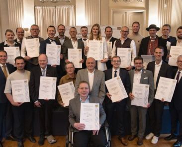 f2m-bub-KW49-Bayern_Staatsehrenpreis_LIV